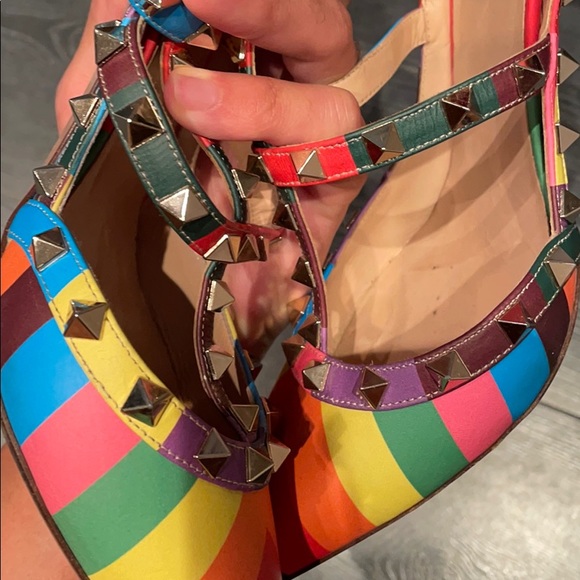 SEMI BRAND NEW VALENTINO HEELS - Picture 4 of 4
